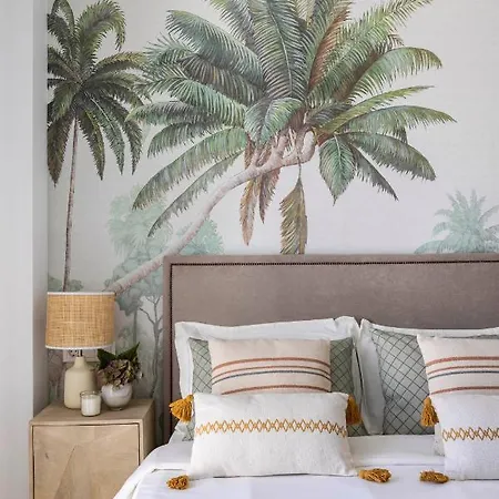 Small Oasis P&o Serviced