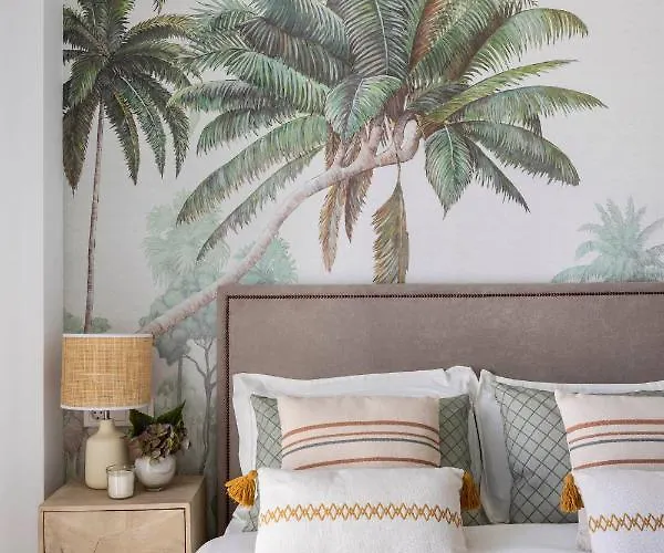 Small Oasis P&o Serviced